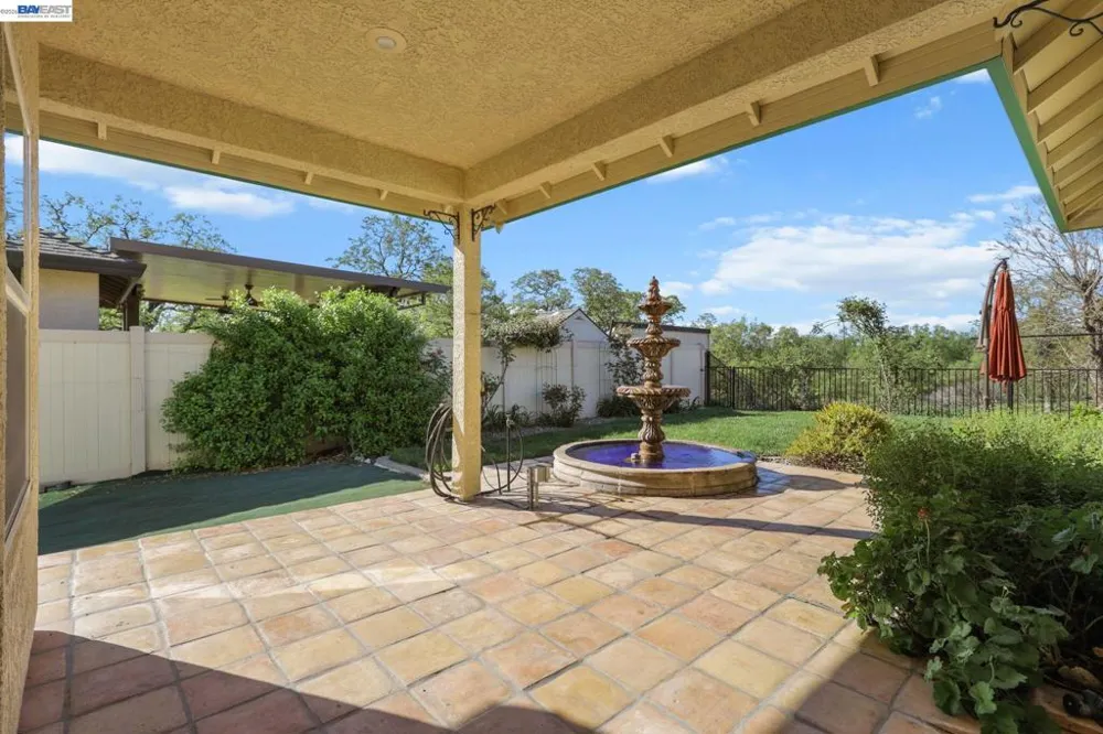 2110 Cadjew St Redding, CA 96003
