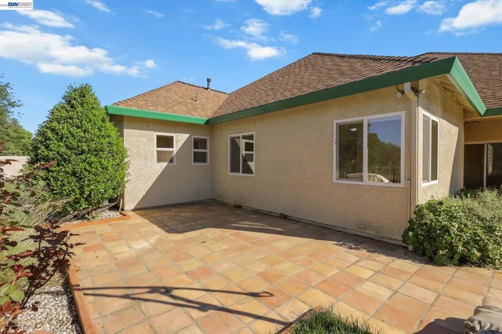 2110 Cadjew St Redding, CA 96003