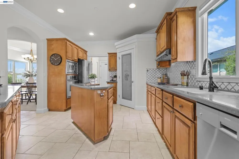 2110 Cadjew St Redding, CA 96003