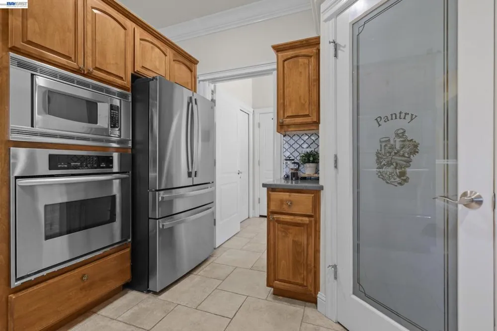 2110 Cadjew St Redding, CA 96003