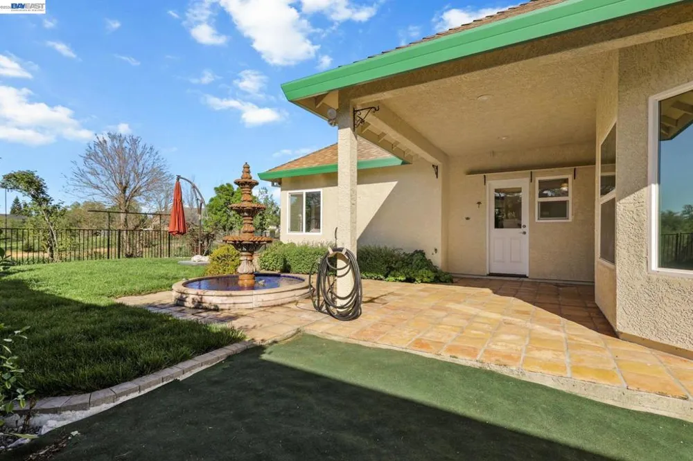 2110 Cadjew St Redding, CA 96003