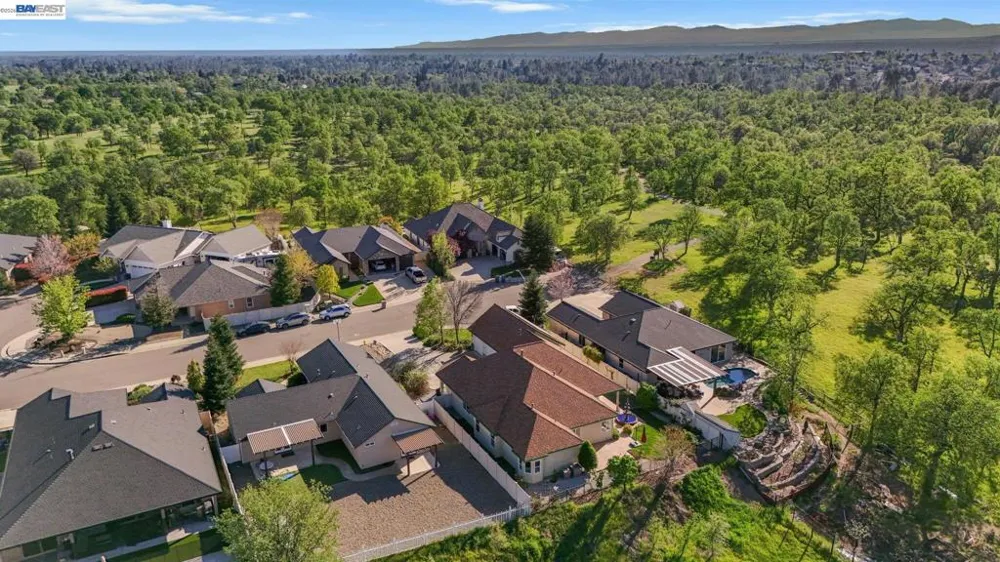 2110 Cadjew St Redding, CA 96003