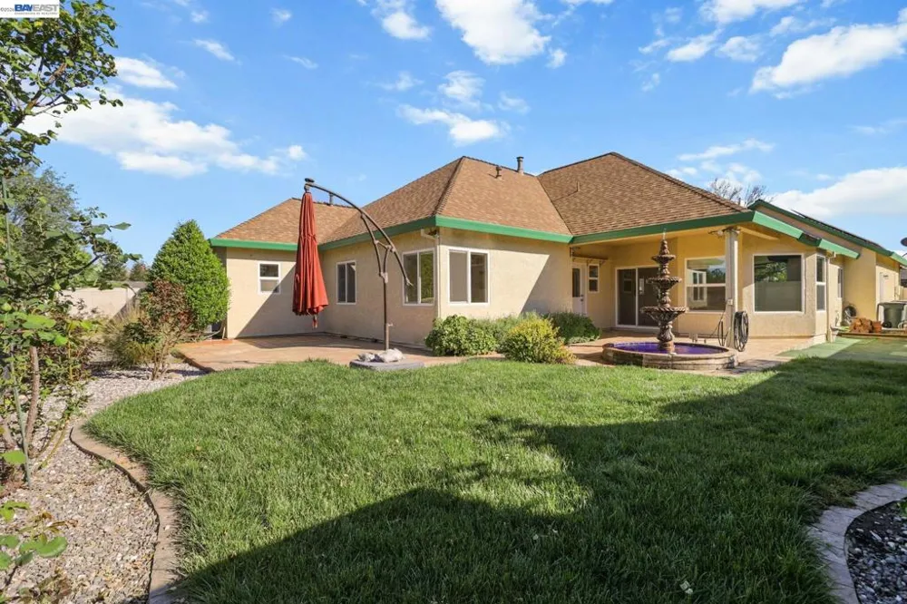 2110 Cadjew St Redding, CA 96003