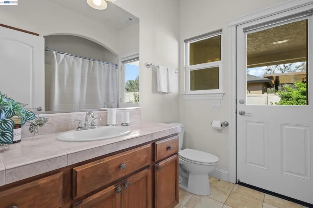 2110 Cadjew St Redding, CA 96003