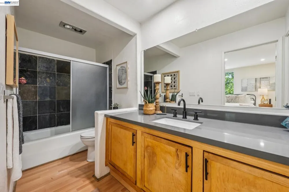 2700 Le Conte Ave #406 Berkeley, CA 94709