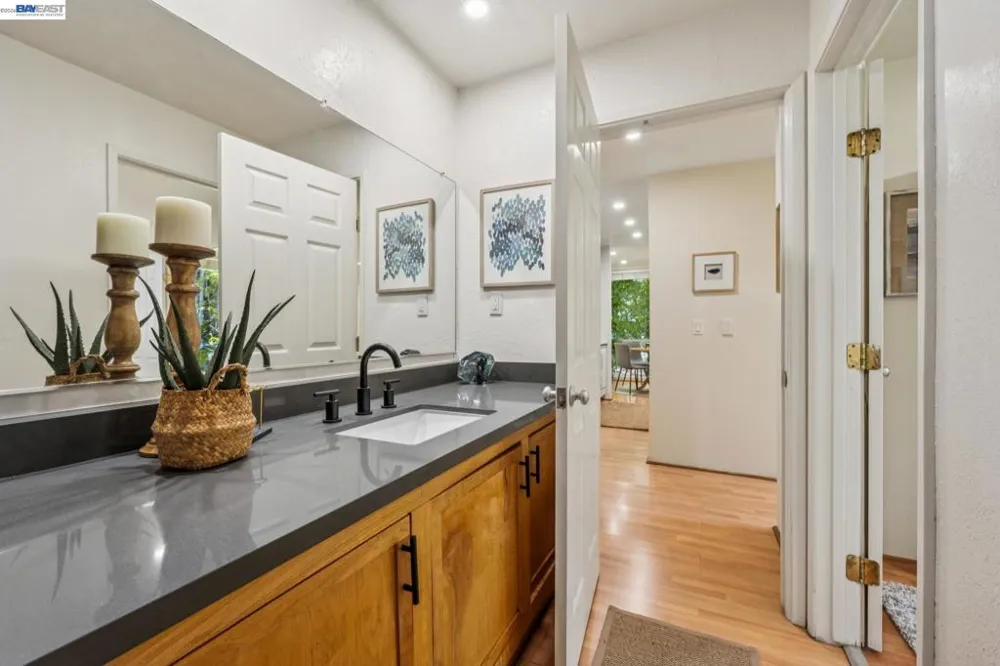 2700 Le Conte Ave #406 Berkeley, CA 94709