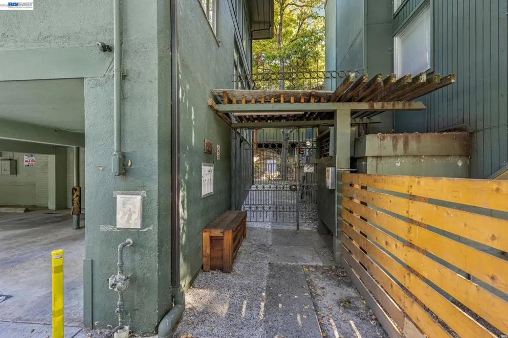 2700 Le Conte Ave #406 Berkeley, CA 94709