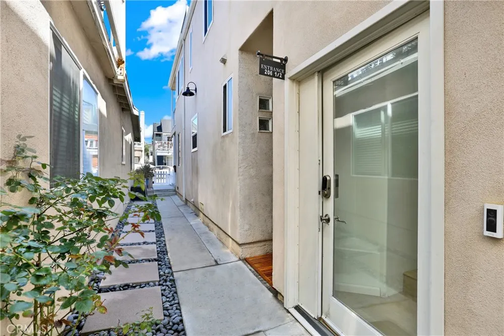 206 30th #1/2 Newport Beach, CA 92663