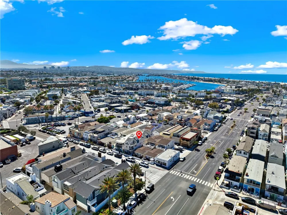 206 30th #1/2 Newport Beach, CA 92663