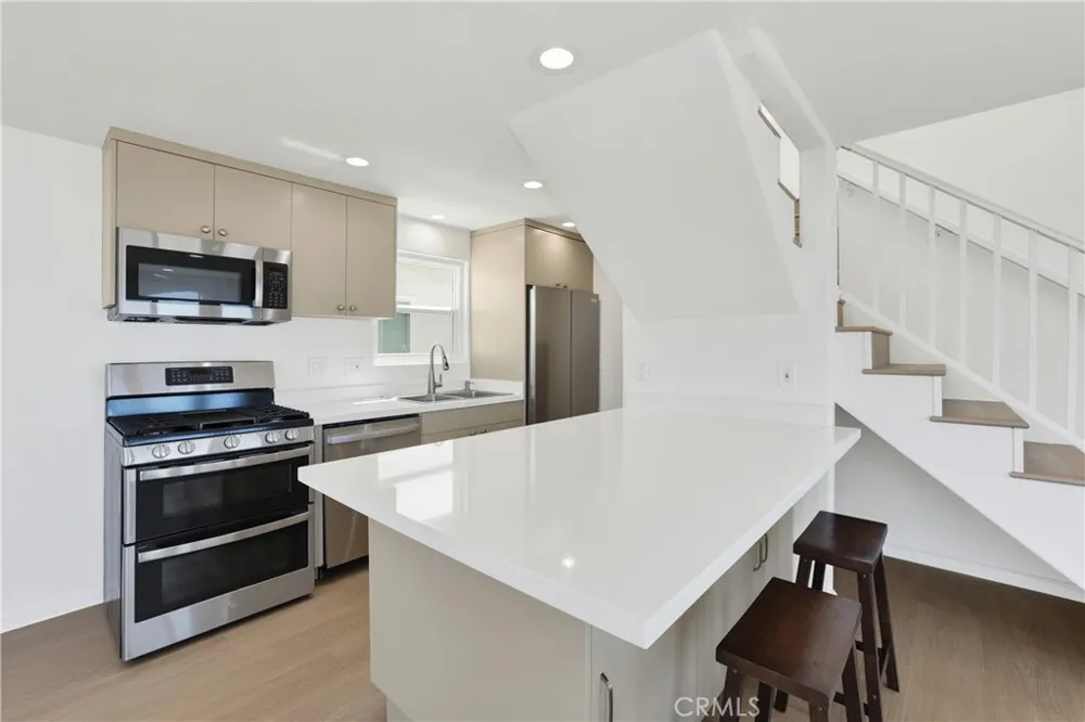 206 30th #1/2 Newport Beach, CA 92663