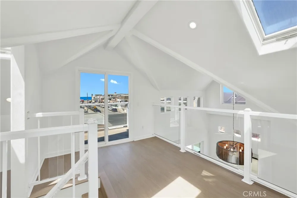 206 30th #1/2 Newport Beach, CA 92663
