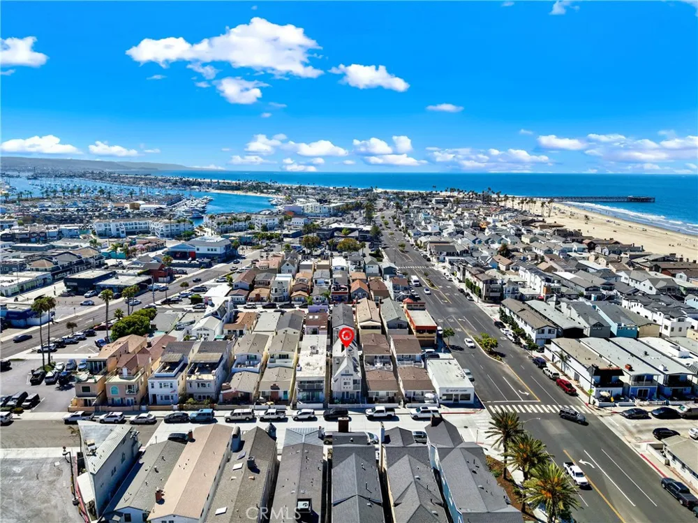 206 30th #1/2 Newport Beach, CA 92663