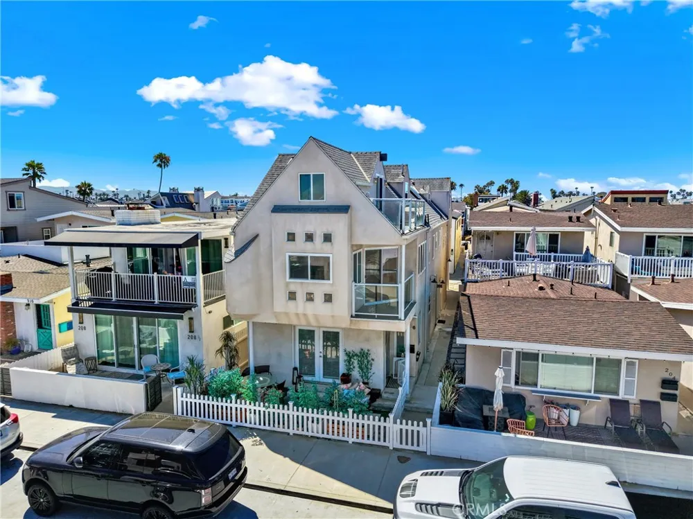 206 30th #1/2 Newport Beach, CA 92663