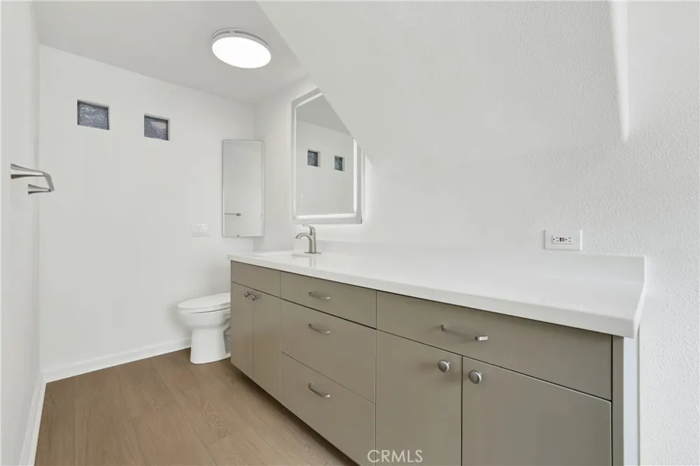 206 30th #1/2 Newport Beach, CA 92663