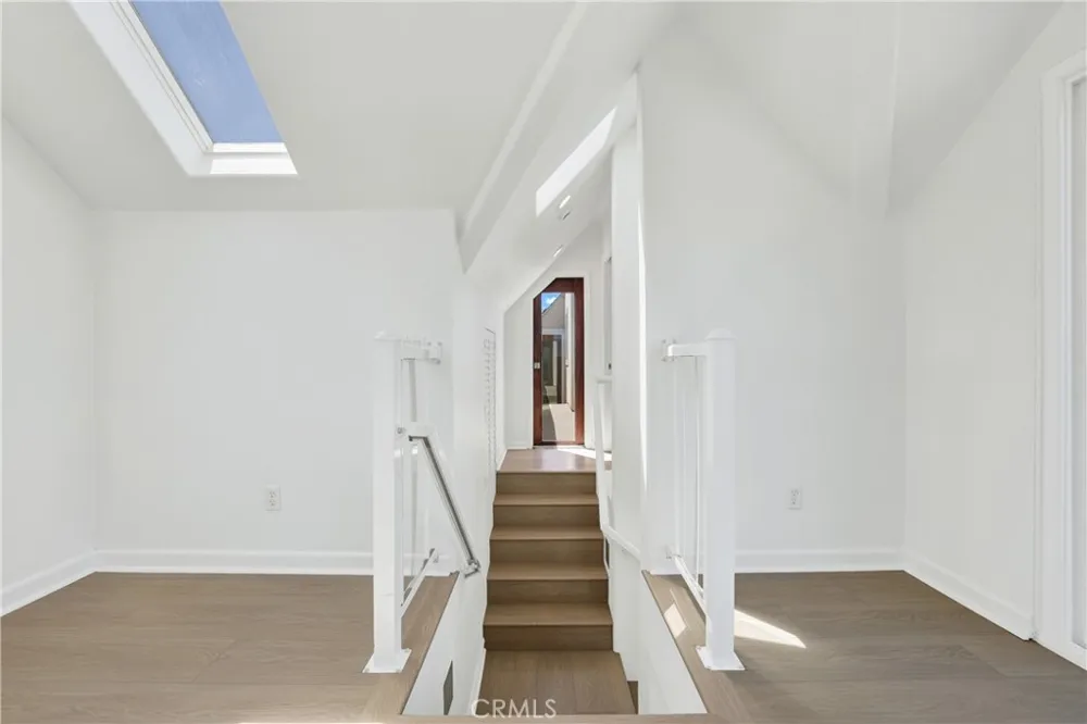 206 30th #1/2 Newport Beach, CA 92663