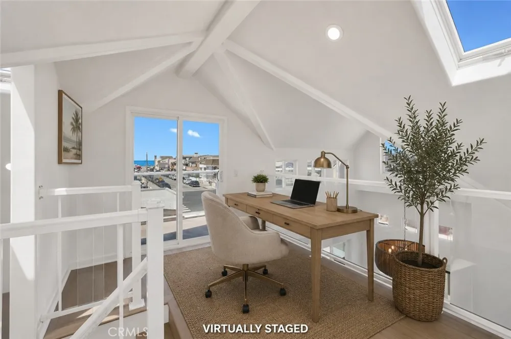206 30th #1/2 Newport Beach, CA 92663