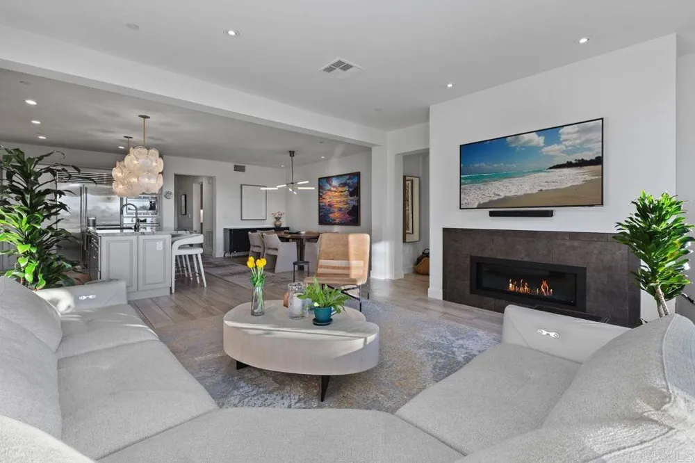 2363 Ocean Street Carlsbad, CA 92008