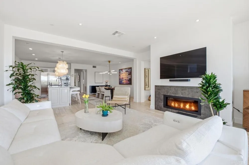 2363 Ocean Street Carlsbad, CA 92008