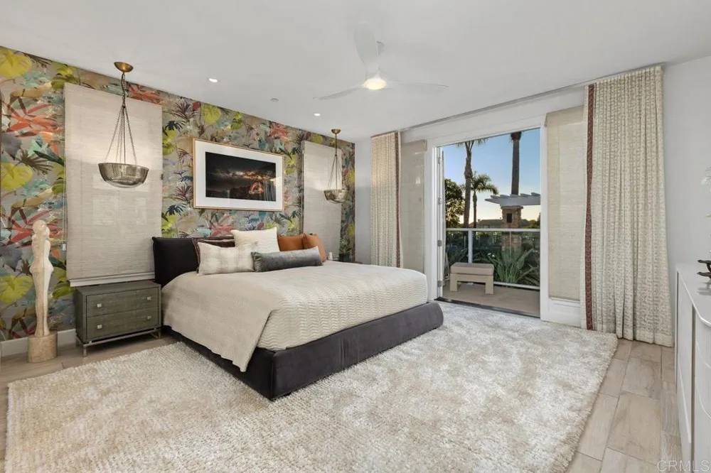 2363 Ocean Street Carlsbad, CA 92008