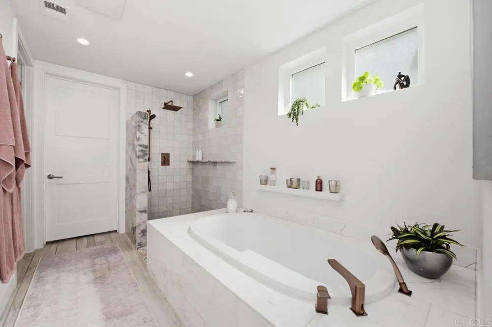 2363 Ocean Street Carlsbad, CA 92008
