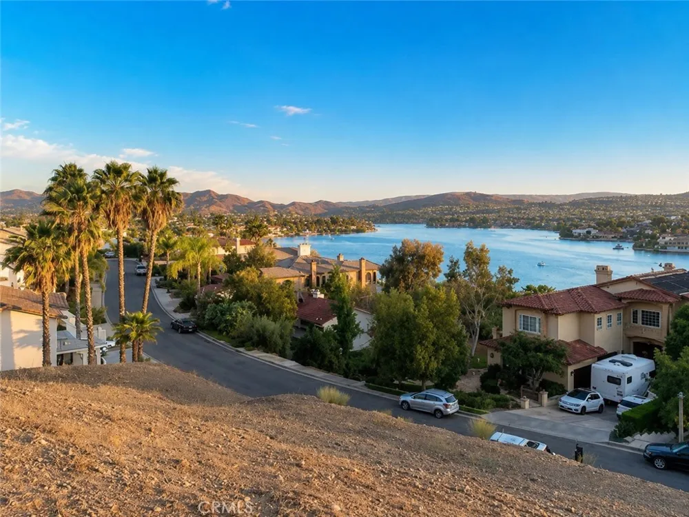 22343 San Joaquin Drive Canyon Lake, CA 92587