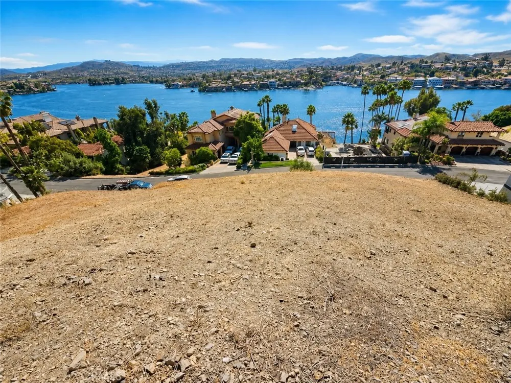 22343 San Joaquin Drive Canyon Lake, CA 92587