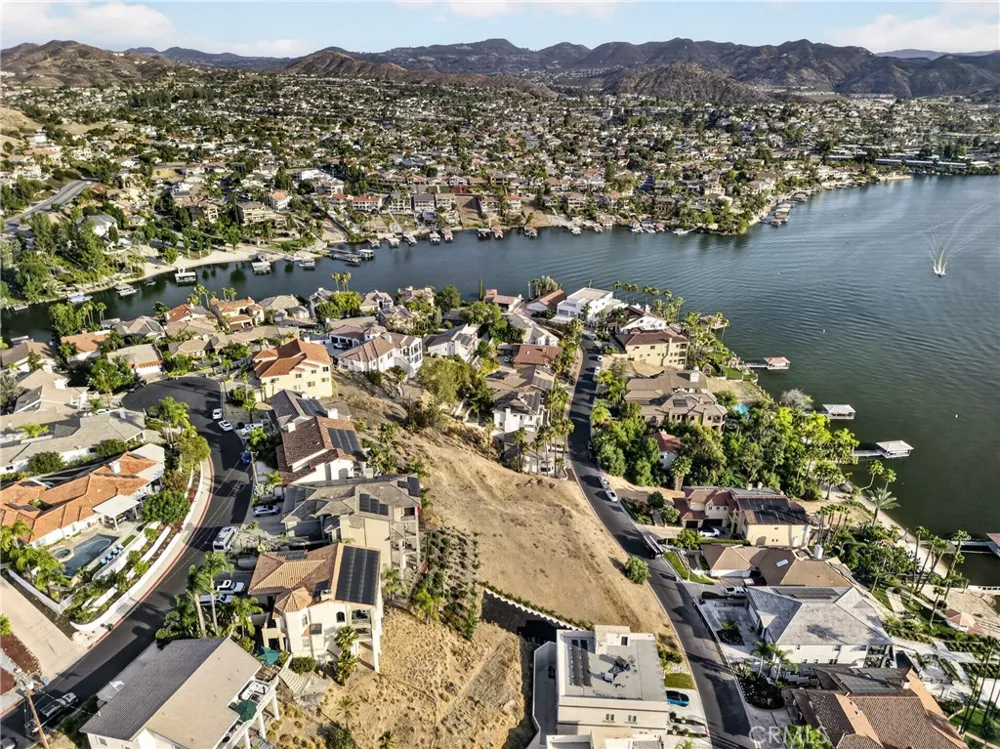 22343 San Joaquin Drive Canyon Lake, CA 92587