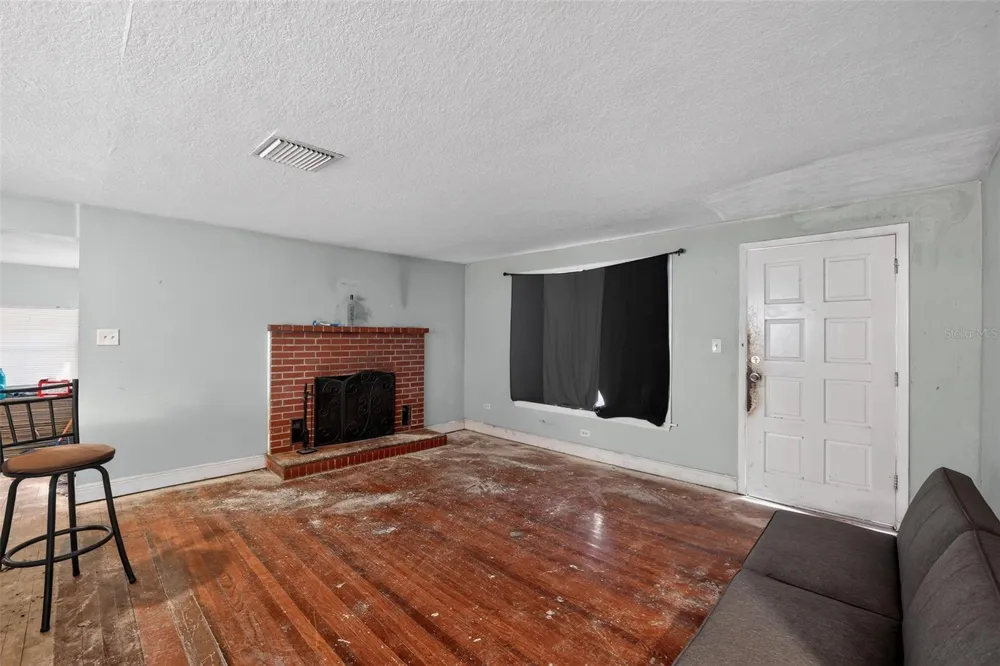 10109 MAIN STREET Thonotosassa, FL 33592