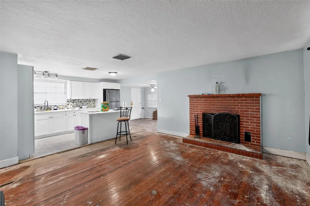 10109 MAIN STREET Thonotosassa, FL 33592
