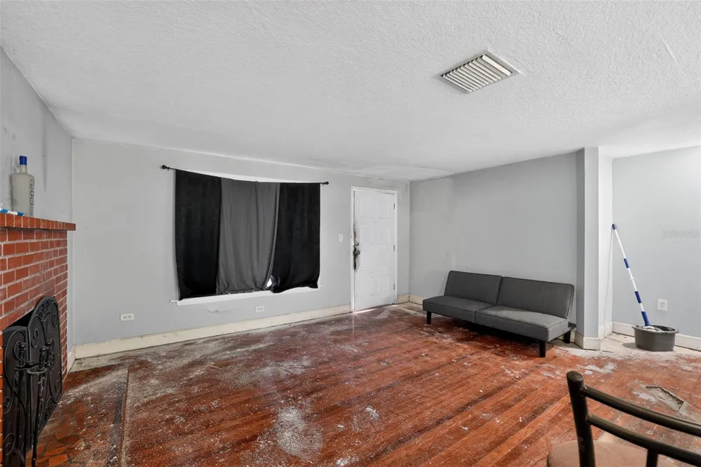 10109 MAIN STREET Thonotosassa, FL 33592