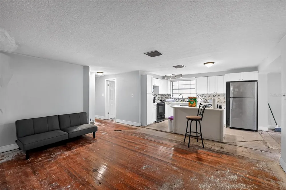 10109 MAIN STREET Thonotosassa, FL 33592