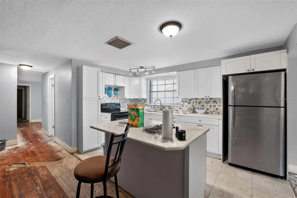 10109 MAIN STREET Thonotosassa, FL 33592
