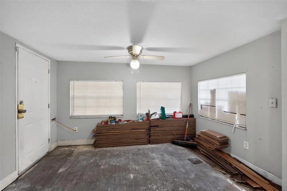 10109 MAIN STREET Thonotosassa, FL 33592