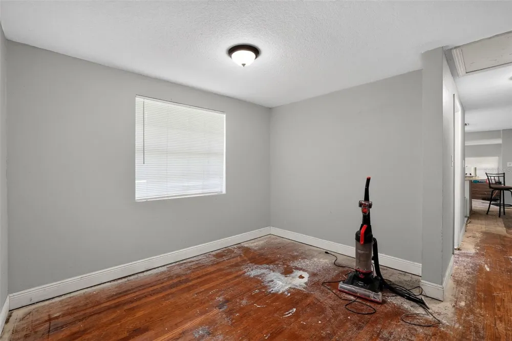10109 MAIN STREET Thonotosassa, FL 33592