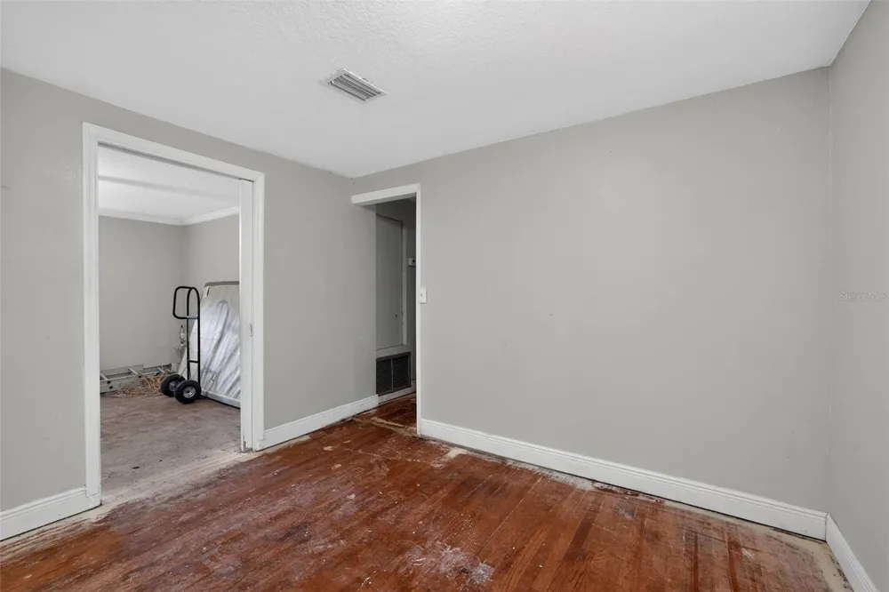 10109 MAIN STREET Thonotosassa, FL 33592