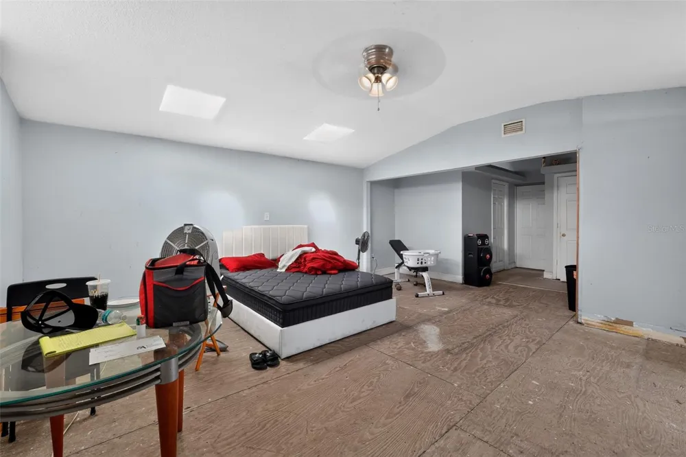 10109 MAIN STREET Thonotosassa, FL 33592