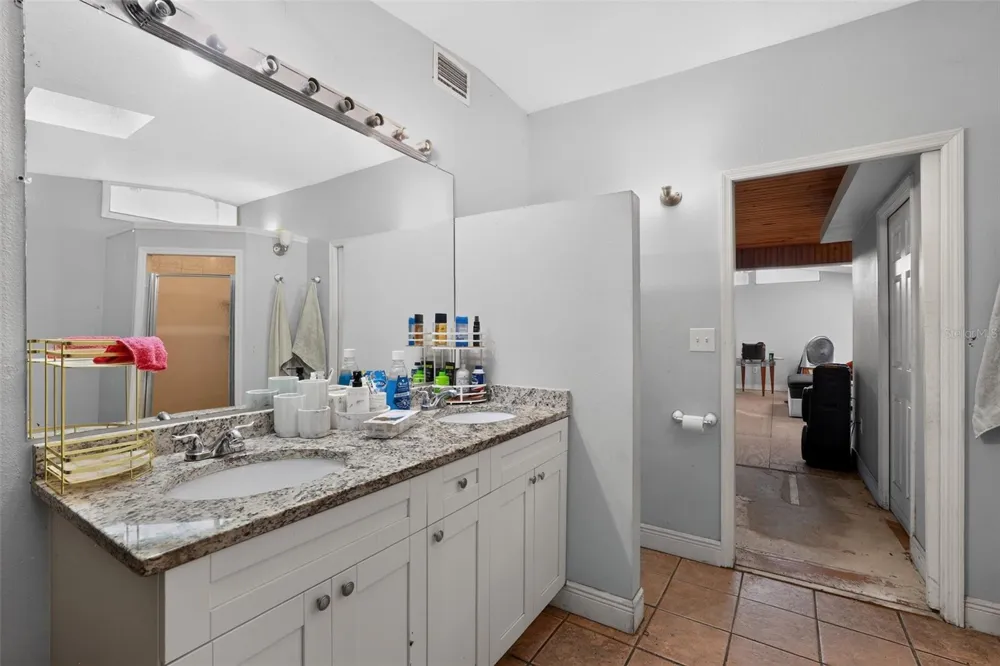 10109 MAIN STREET Thonotosassa, FL 33592