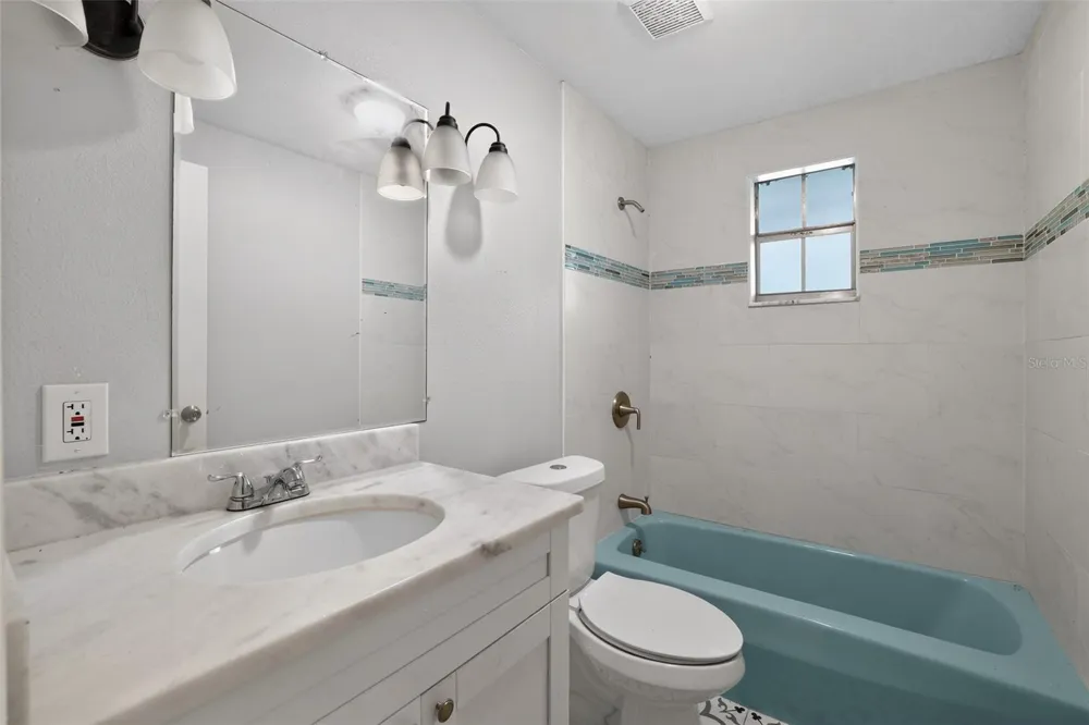 10109 MAIN STREET Thonotosassa, FL 33592