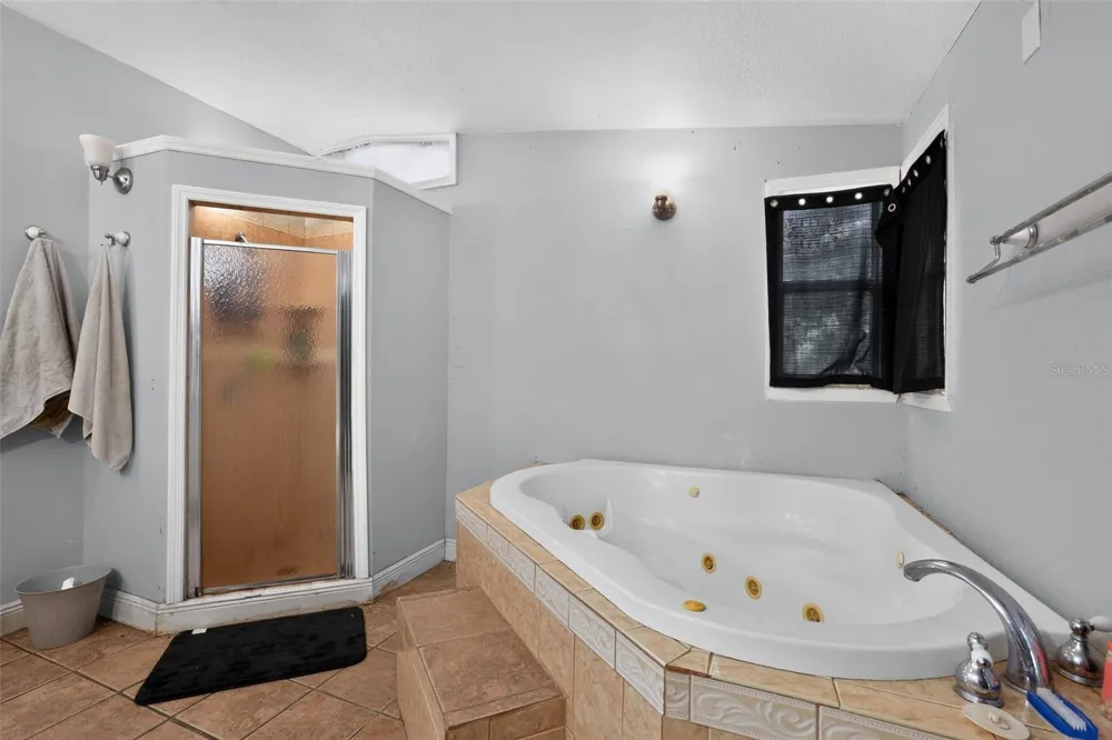 10109 MAIN STREET Thonotosassa, FL 33592