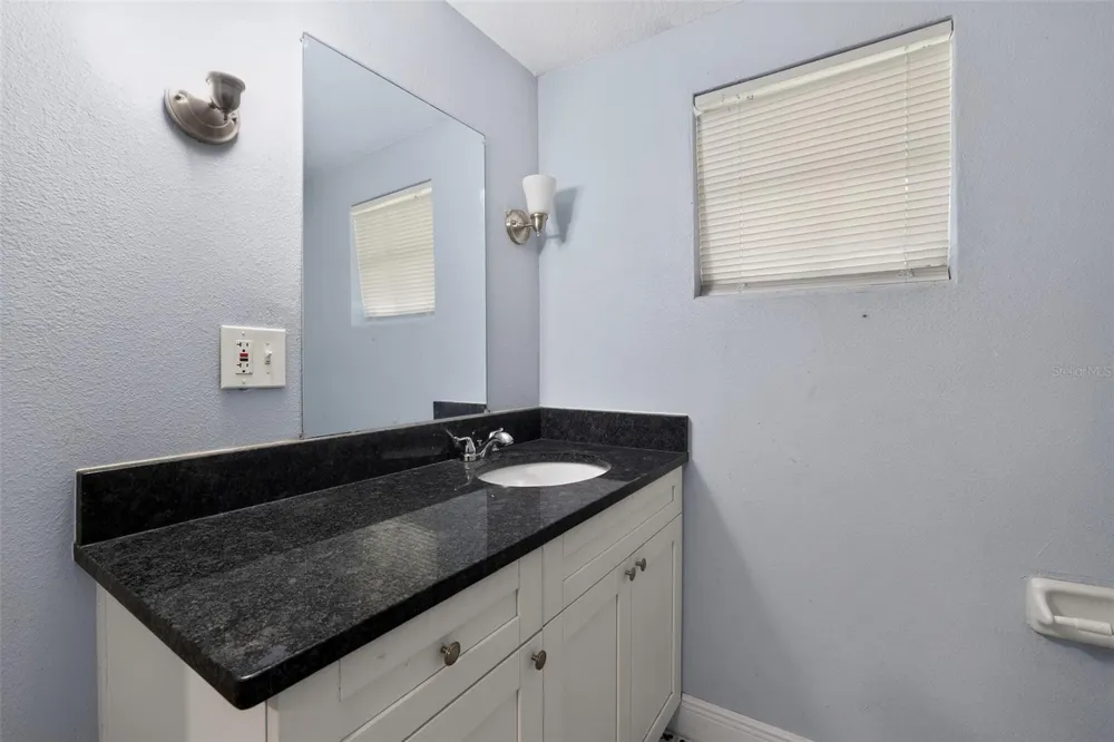 10109 MAIN STREET Thonotosassa, FL 33592