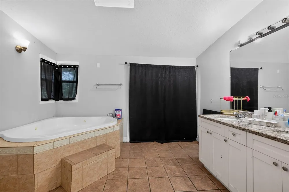 10109 MAIN STREET Thonotosassa, FL 33592