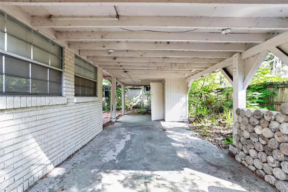 10109 MAIN STREET Thonotosassa, FL 33592