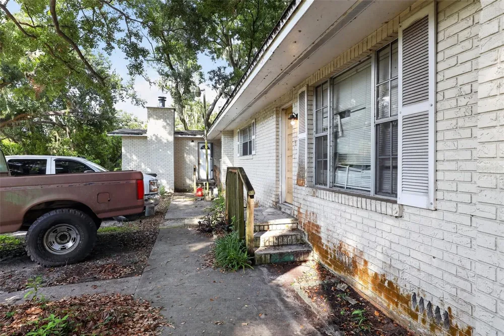 10109 MAIN STREET Thonotosassa, FL 33592