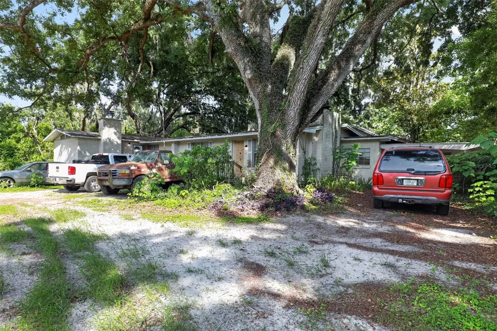 10109 MAIN STREET Thonotosassa, FL 33592