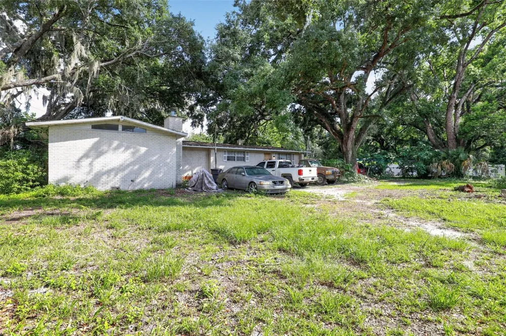 10109 MAIN STREET Thonotosassa, FL 33592