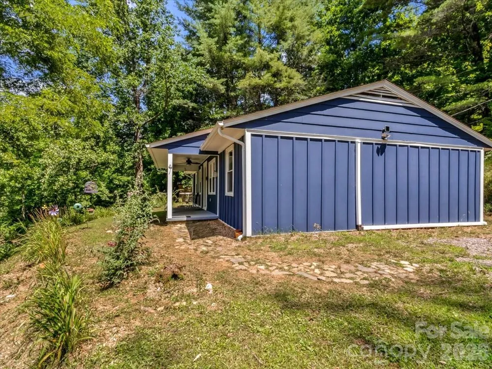 1280 Old Mine Fork Road Burnsville, NC 28714