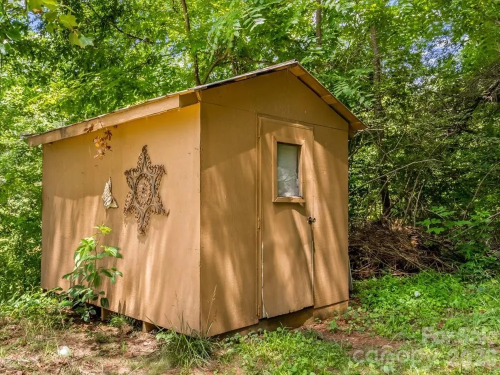 1280 Old Mine Fork Road Burnsville, NC 28714