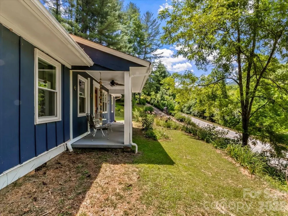 1280 Old Mine Fork Road Burnsville, NC 28714