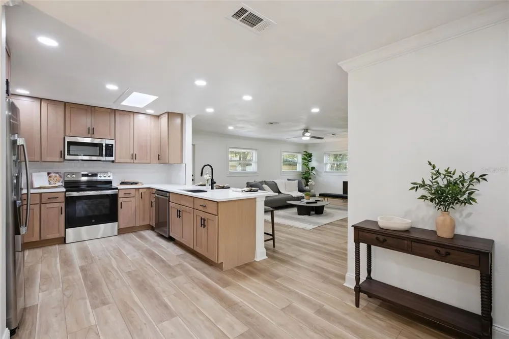 370 SULTANA LANE Maitland, FL 32751