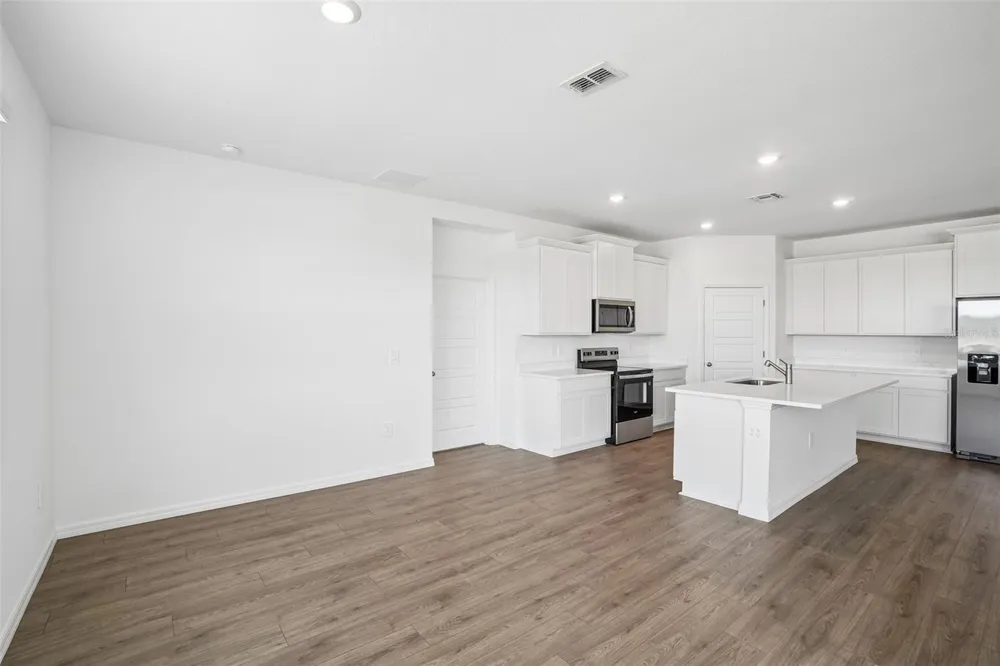 5375 CLOUDBERRY AVENUE Lakeland, FL 33811